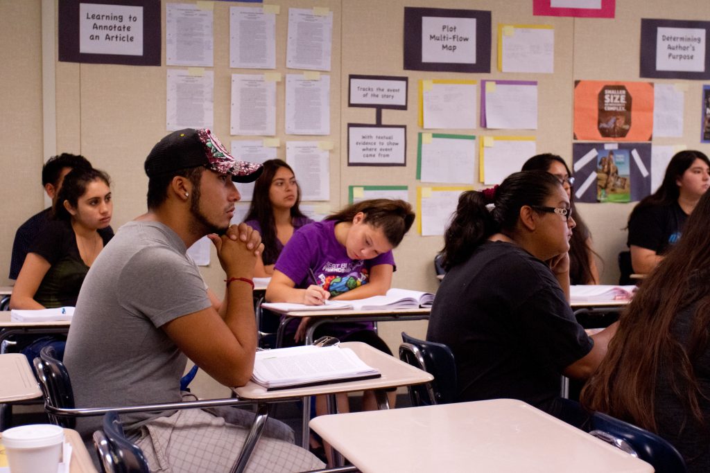 ESTUDIANTES LATINOS SACRIFICAN SU TIEMPO LIBRE PARA APRENDER SOBRE SUS RAÍCES