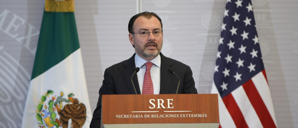 Videgaray reitera ante Pompeo que política migratoria de México es soberana
