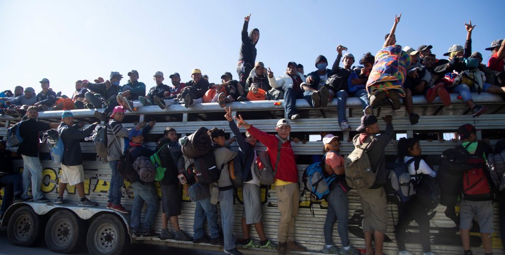Más de 9.000 migrantes centroamericanos se mueven por México hacia EE.UU.