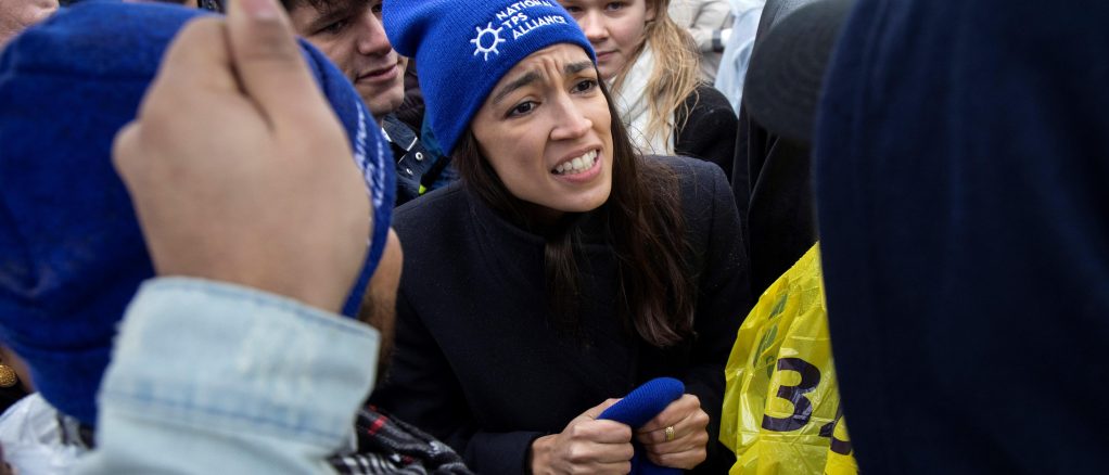 Protestan ante Casa Blanca para pedir soluciÛn final para migrantes con TPS