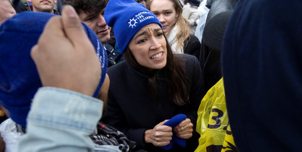 Protestan ante Casa Blanca para pedir soluciÛn final para migrantes con TPS