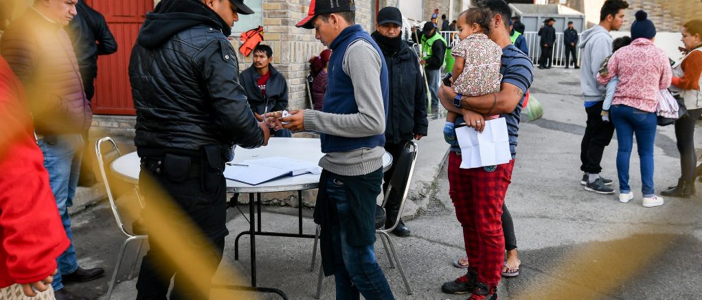 Autoridades reubican a 120 migrantes en ciudades del norte de MÈxico