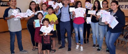 Cartas de “esperanza” de jÛvenes indocumentados a menores detenidos por Trump