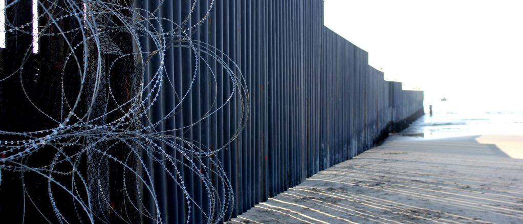 Nielsen carga contra los tribunales en su visita a la frontera con MÈxico