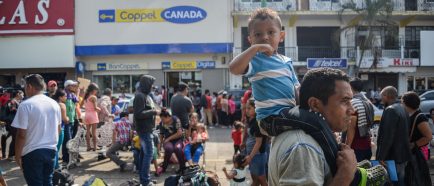 M·s de 3.000 migrantes hondureÒos y salvadoreÒos cruzaron a MÈxico