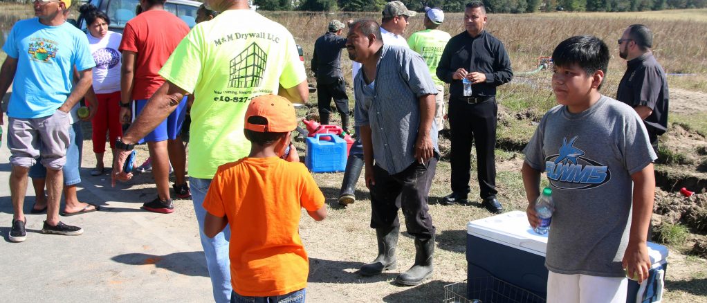 DOS SEMANAS DESPU…S DE MATTHEW, FAMILIAS HISPANAS SIGUEN SIN CASA