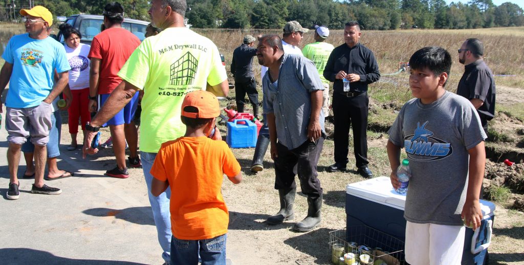 DOS SEMANAS DESPU…S DE MATTHEW, FAMILIAS HISPANAS SIGUEN SIN CASA