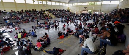 Caravana hondureÒa de migrantes sigue en Guatemala y descansar· en Chiquimula