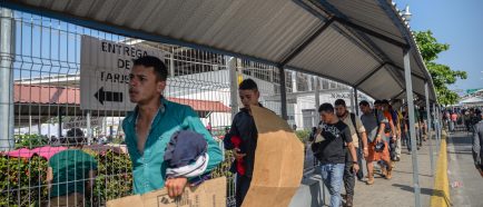 MÈxico critica medida “unilateral” de devoluciÛn de migrantes de EE.UU.