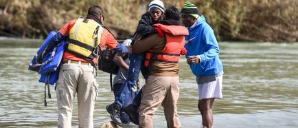 Migrantes centroamericanos en frontera entre MÈxico y EE.UU.