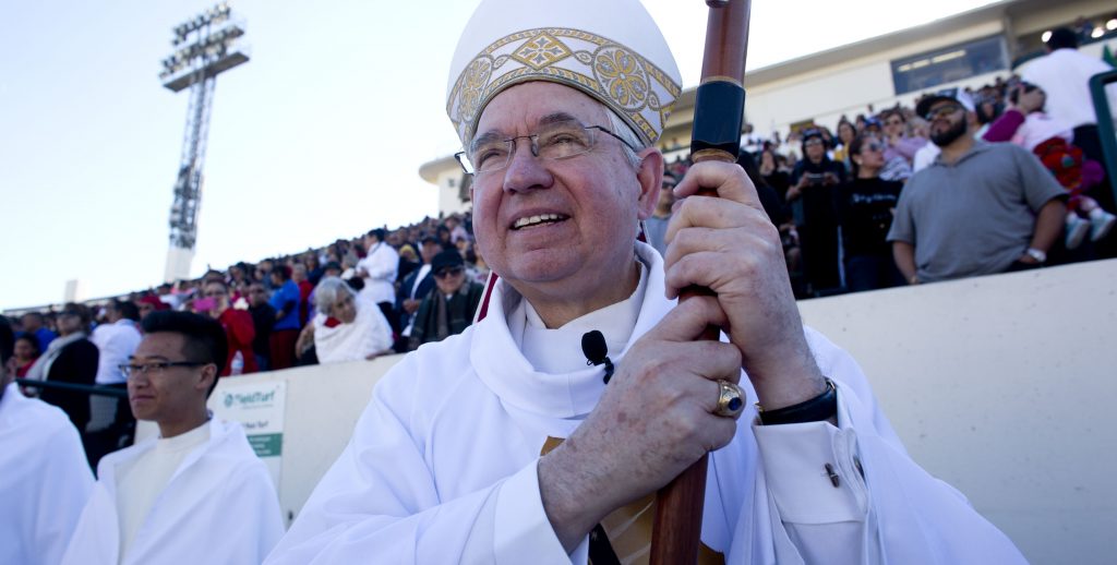 Miles piden por los inmigrantes en masiva procesión por Virgen de Guadalupe