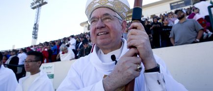 Miles piden por los inmigrantes en masiva procesión por Virgen de Guadalupe