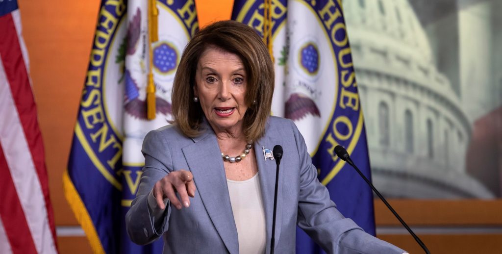 Pelosi acusa a Trump de obstruir justicia “cada dÌa” y sopesa juicio polÌtico