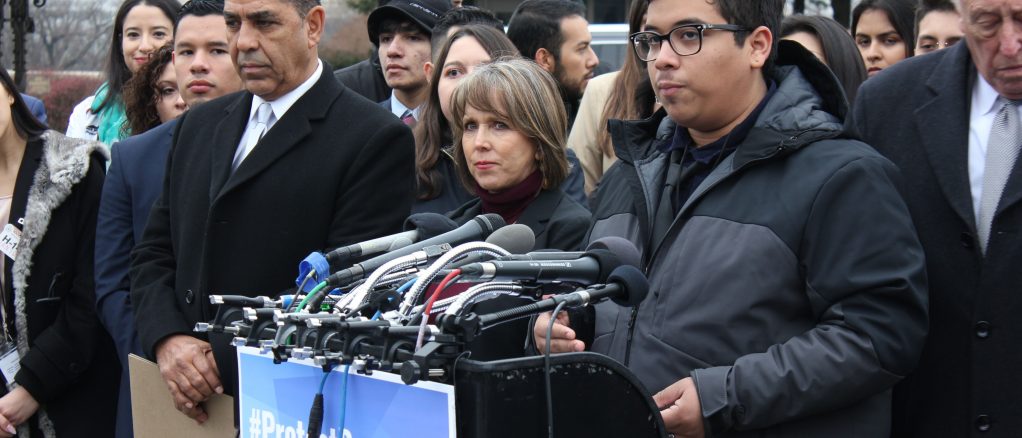 Legisladores y “soÒadores” piden soluciÛn permanente tras bloqueo judicial