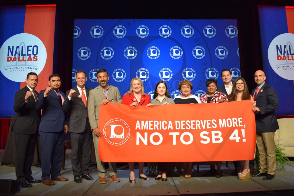 NALEO enviará a Trump y a Abbott una resolución que condena la ley SB4