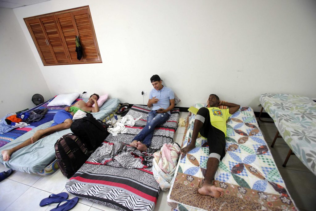 CUBANOS SIGUEN LLEGANDO A PANAMÁ Y CERCA DE 300 SE REFUGIAN EN CÁRITAS