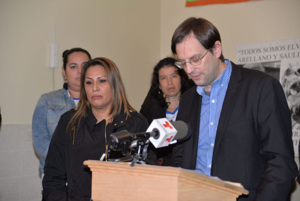 Indocumentada refugiada en iglesia de Chicago y pide compensación al Gobierno