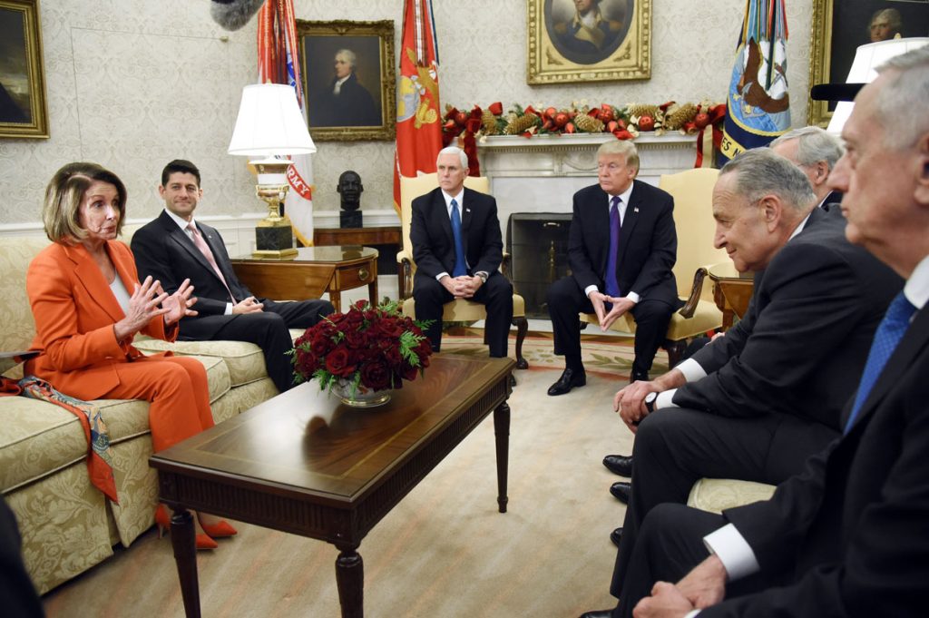 Trump y Pence se reúnen con dirigentes congresistas en Washington