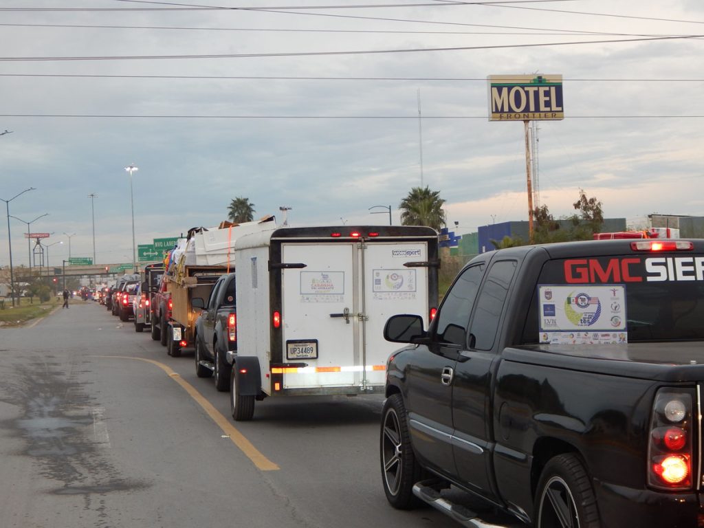 Unos 4.000 migrantes regresan a México por Navidad protegidos en una caravana