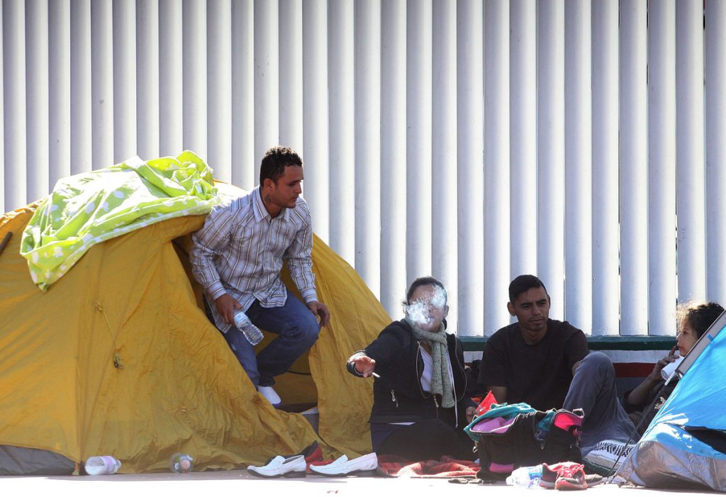 El 42,2 % de los migrantes que atraviesan México sufren robos en su camino