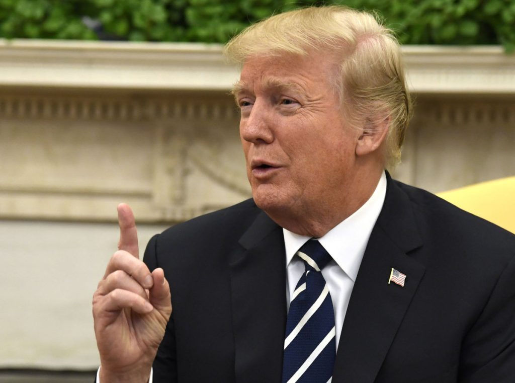 El presidente Trump se reúne con trabajadores estadounidenses en la Oficina Oval