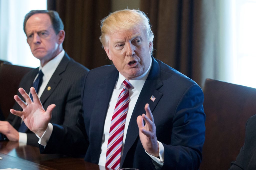 El presidente estadounidense, Donald Trump, se reúne con los miembros del Congreso