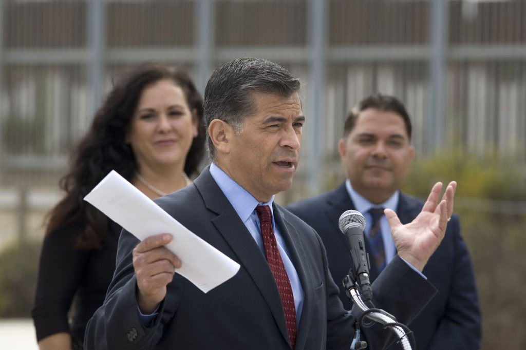 California demanda a Trump para impedir los prototipos del muro con México