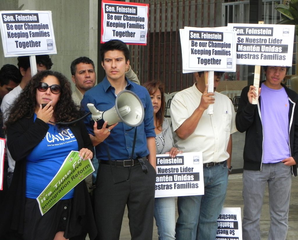 PROTESTAN EN CUATRO CIUDADES DE CALIFORNIA POR INACTIVIDAD DE SENADORA DEMOCRATA ANTE REFORMA DE INMIGRACIÓN
