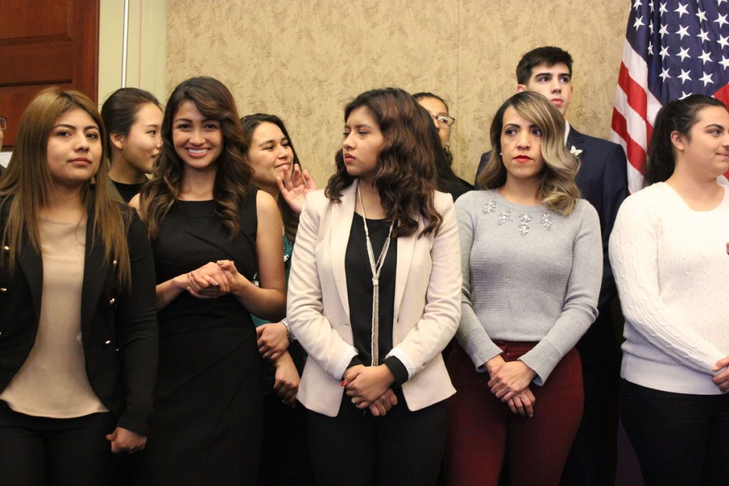 "Soñadores" acuden al discurso de Trump para reclamar su derecho a ciudadanía
