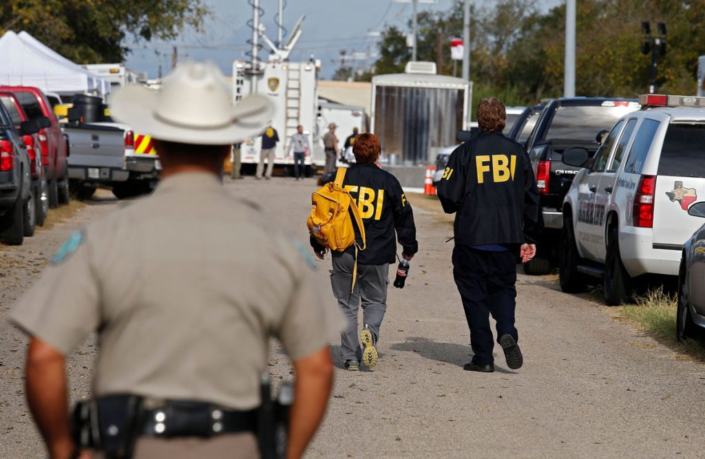 Un hombre armado mata a 26 personas en el interior de una iglesia de un pueblo de Texas