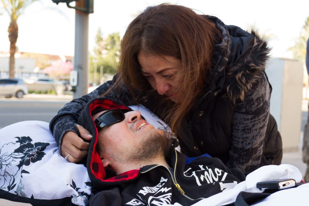 Joven discapacitado intercede en la deportación de su madre