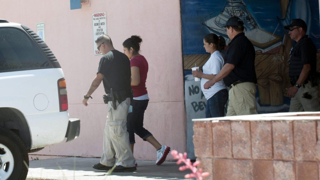 Arrestan 40 trabajadores de cadena de restaurantes de comida mexicana Arizona