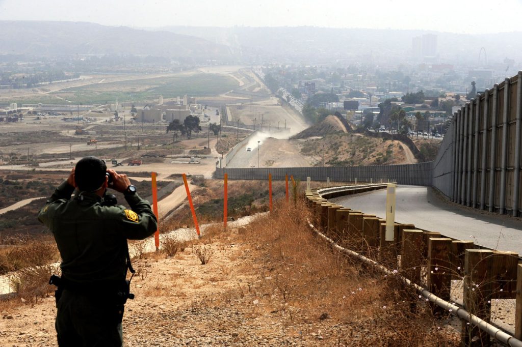 Trump planea militarizar la frontera con México hasta construir el muro