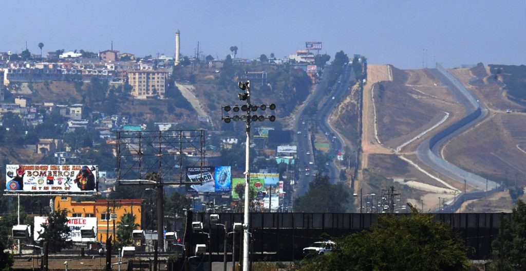 Trump planea militarizar la frontera con México hasta construir el muro