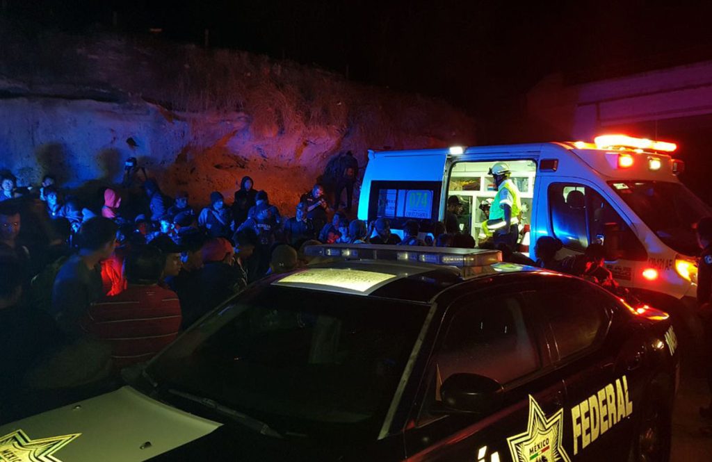 Interceptan un tráiler con 101 migrantes guatemaltecos en el este de México