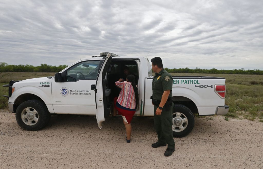 La Patrulla Fronteriza de los EE.UU.. trabaja para asegurar la frontera con México a lo largo del Río Grande