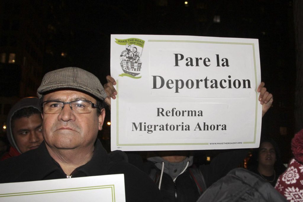 ARRESTAN A 22 PERSONAS EN PROTESTA FRENTE AL ICE CONTRA LAS DEPORTACIONES