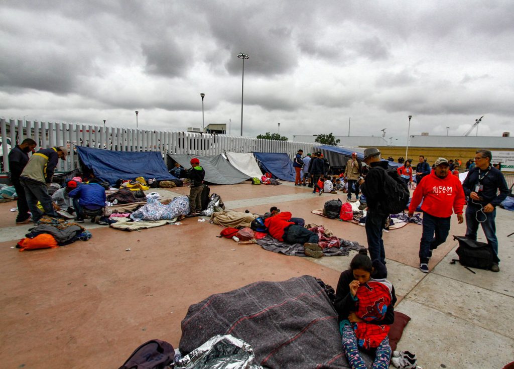 Migrantes aguardan con incertidumbre trámite de solicitudes de asilo en EE.UU.