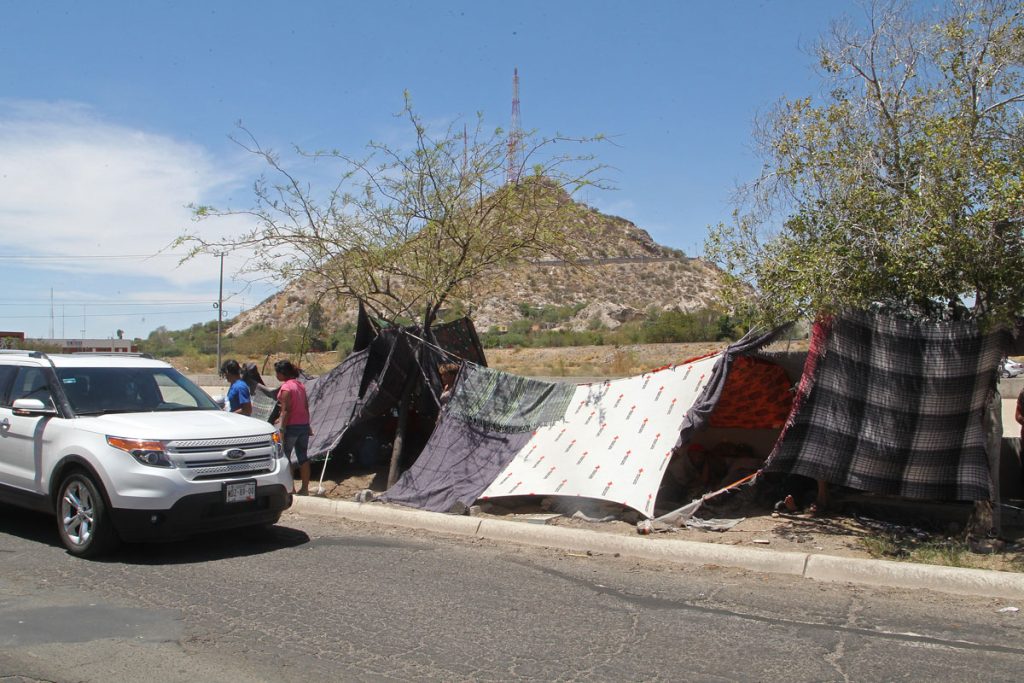 Grupo de caravana migrante inicia huelga hambre por incumplimientos de México