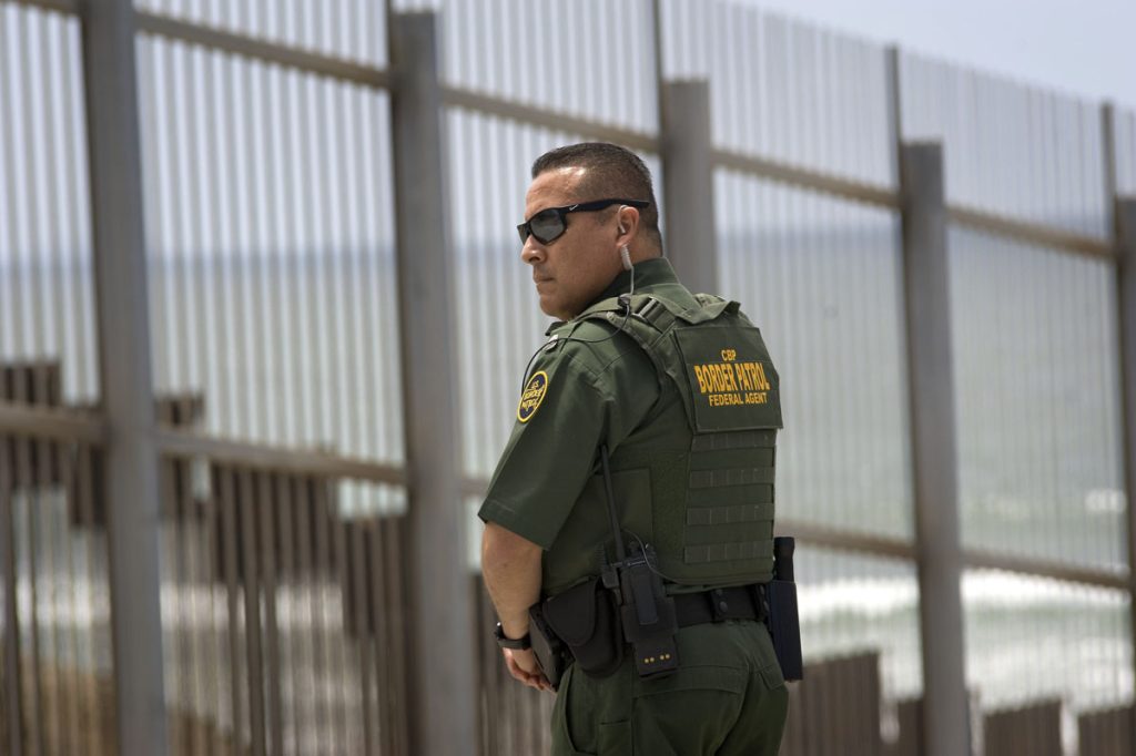 EEUU enjuiciará a indocumentados que crucen la frontera y separará a niños