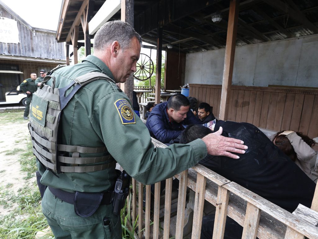 Patrulla Fronteriza de EE.UU. trabaja para asegurar la frontera con México a lo largo del Río Grande