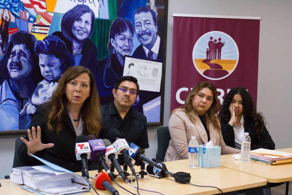 Denuncian los continuos arrestos en visitas de rutina a oficinas de USCIS