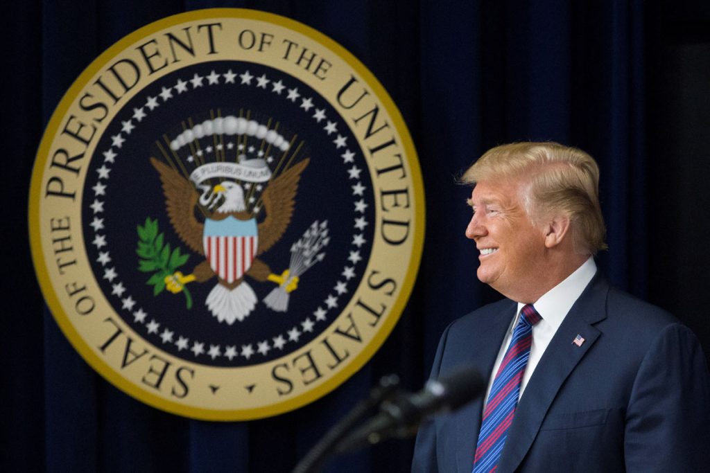 Trump da luz verde a tratamientos experimentales con pacientes terminales