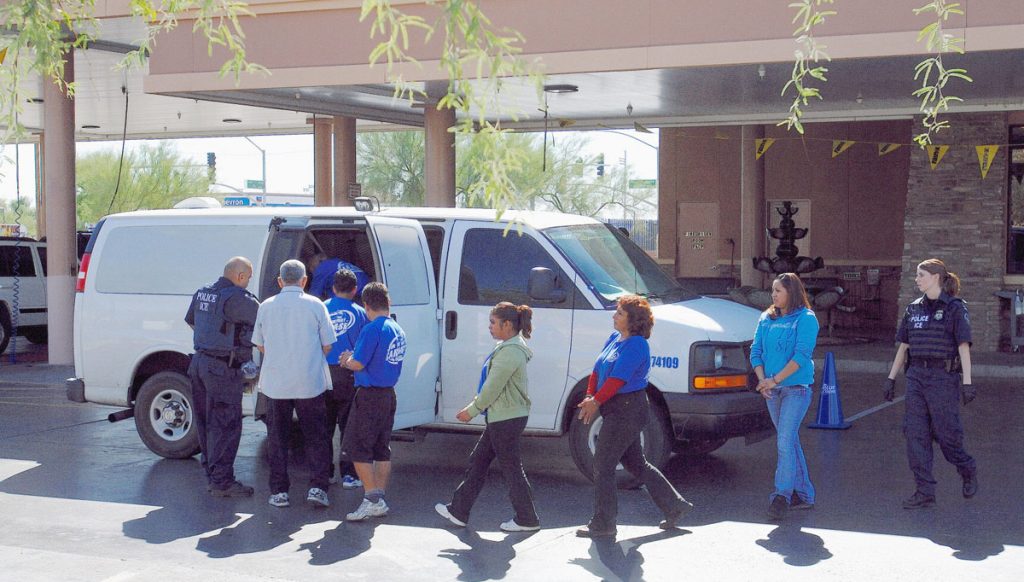 Brindarán ayuda para indocumentados detenidos por alguacil Arpaio