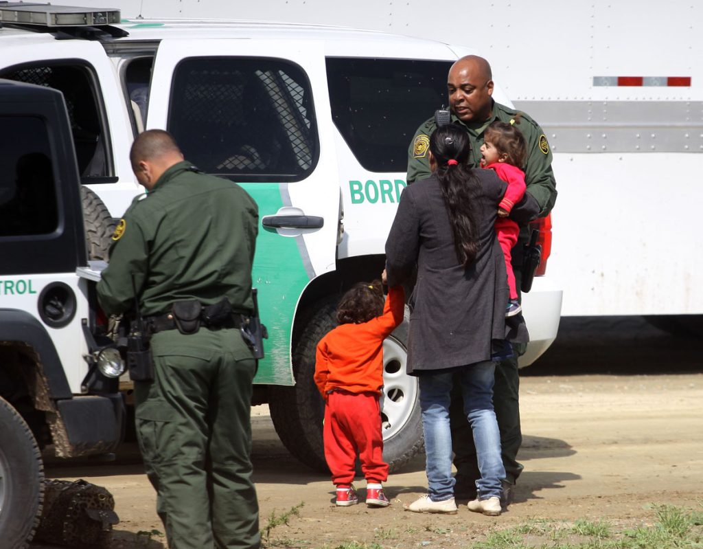 Trump visita la frontera en un momento delicado para la relación con México