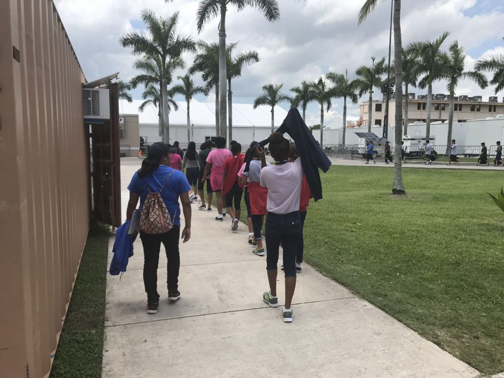 El Pentágono estudia acoger a 20.000 niños inmigrantes en bases militares