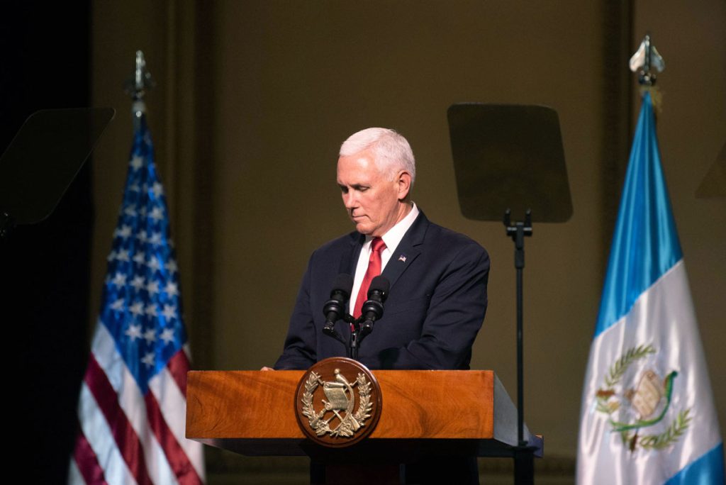 Pence: EEUU enfrenta una crisis migratoria y la mayoría son centroamericanos