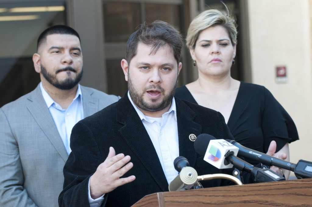 SOÑADORES DE ARIZONA PIDEN PAGAR COLEGIATURAS UNIVERSITARIAS COMO RESIDENTES