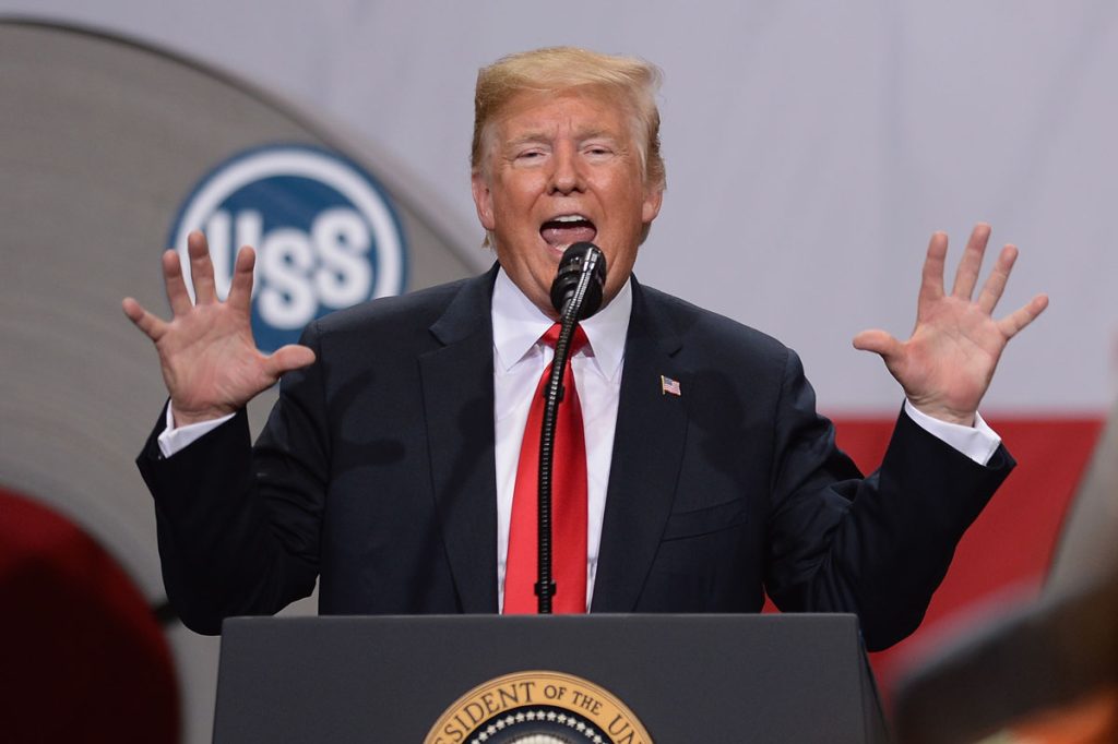 Trump visita la planta siderúrgica Granite City Works