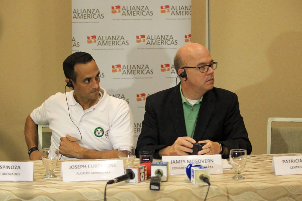 DELEGACIÓN DE EEUU BUSCA APOYO EN HONDURAS Y EL SALVADOR PARA INMIGRANTES